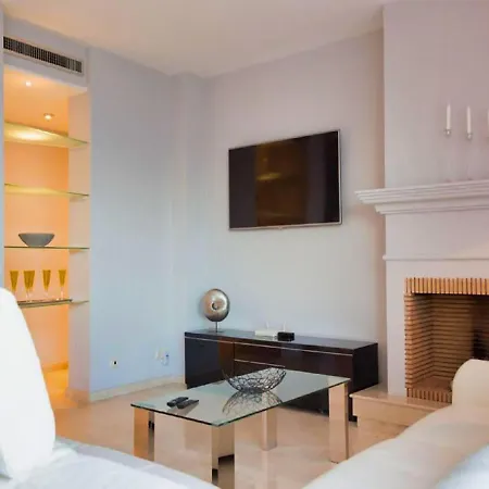 Beachfront Penthouse Marbella, Rio Real Playa Apartment *