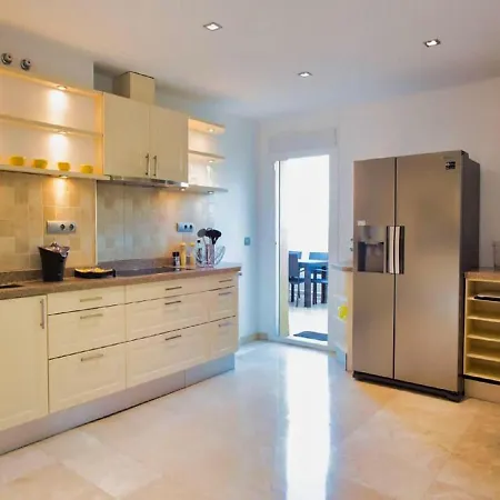 Beachfront Penthouse Marbella, Rio Real Playa Apartment *