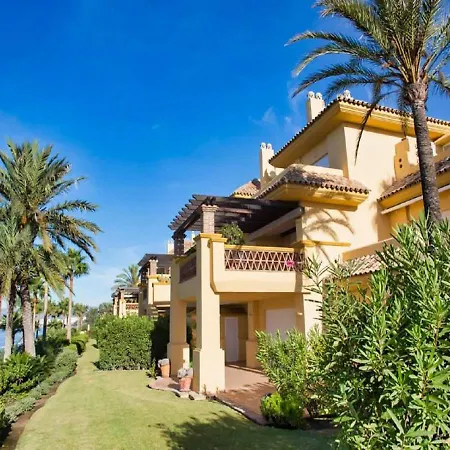 Beachfront Penthouse Marbella, Rio Real Playa Apartment