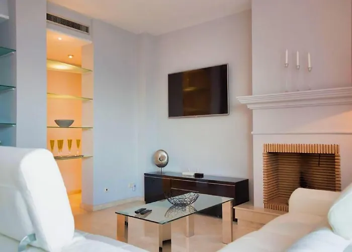 Beachfront Penthouse Marbella, Rio Real Playa شقة *